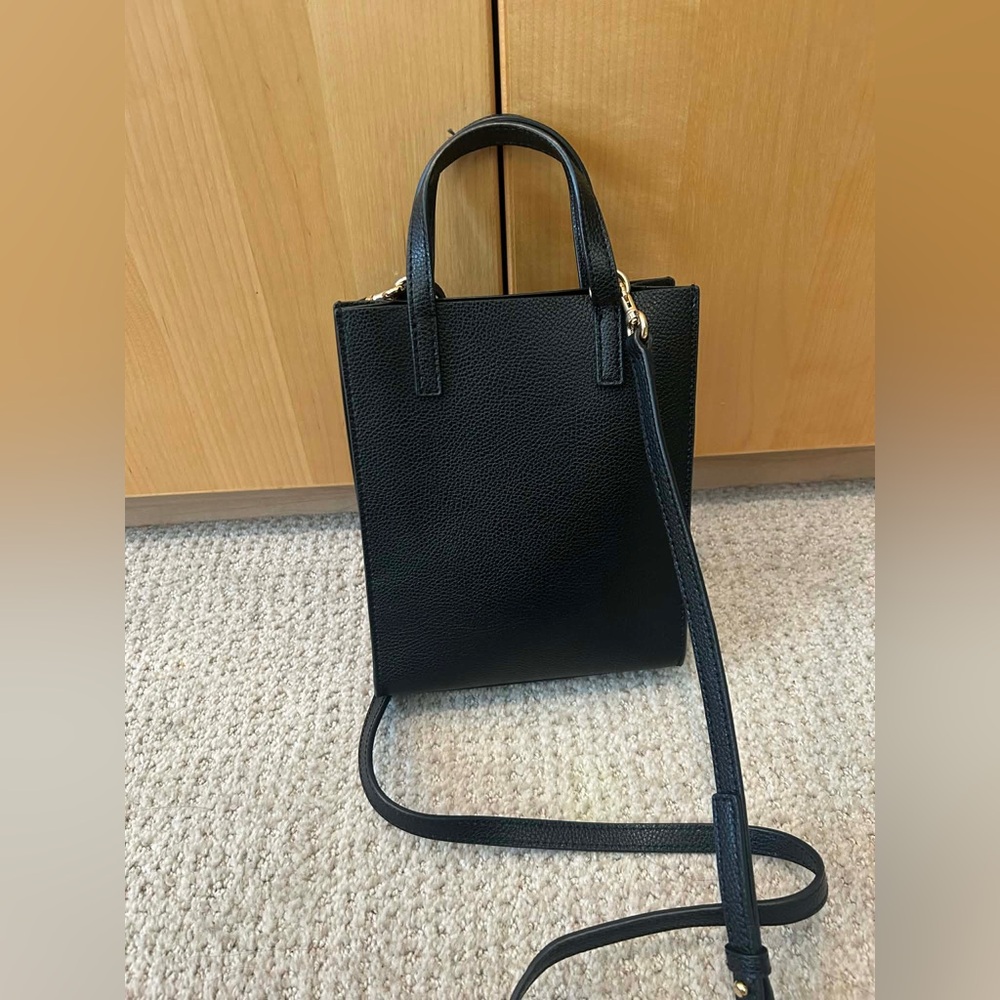 New Marc Jacobs Black Textured Tote with Gold Accents - Picture 4 of 6